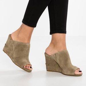 UGG LIVELY WEDGE HEEL SHOES